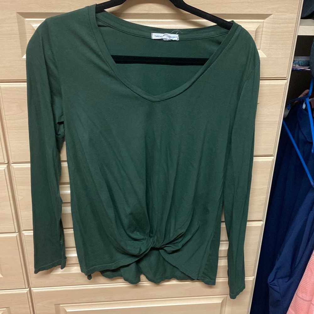 Long sleeve tee with twisted front hem
